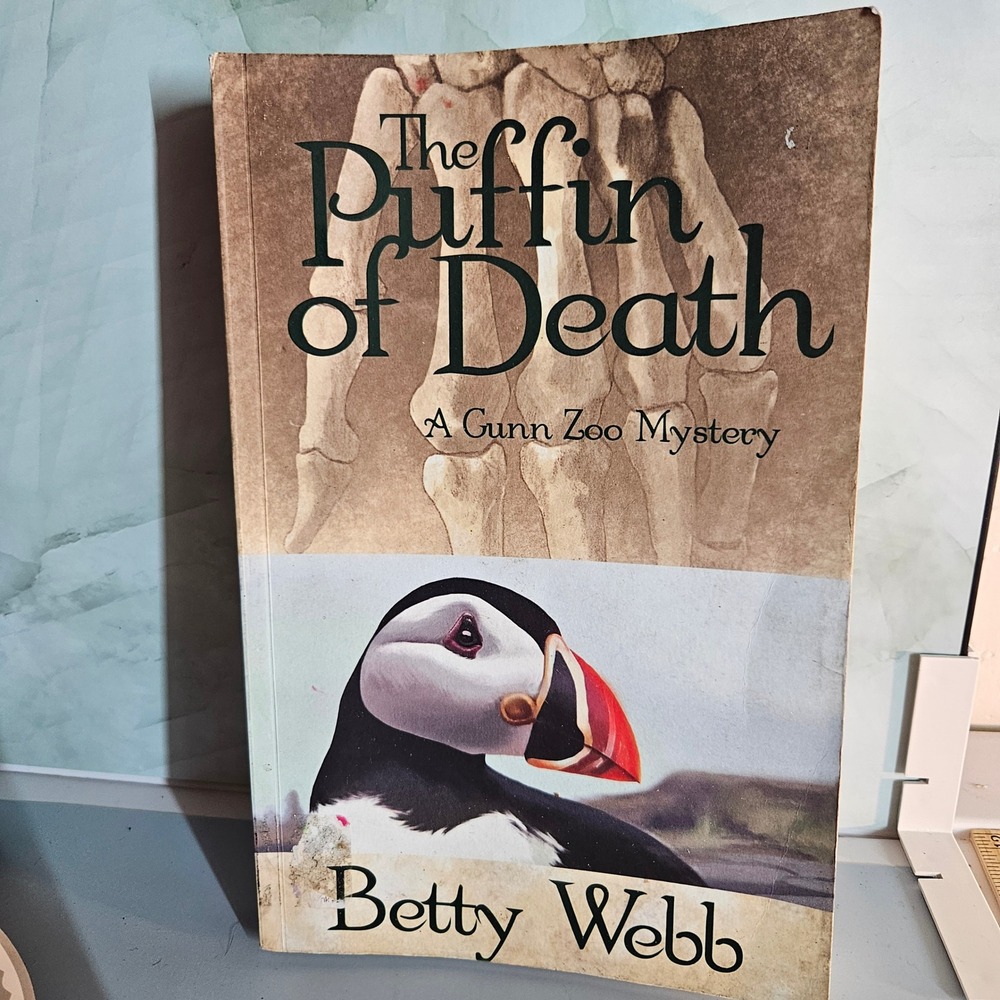 The Puffin of Death Betty Webb‎ Gunn Zoo Mystery Vintage Hardcover Book